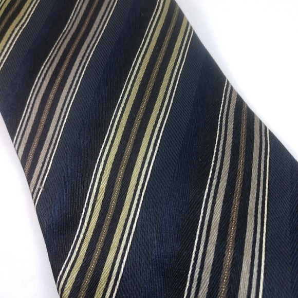 Kilburn and Finch men's silk tie - Picture 4 of 5